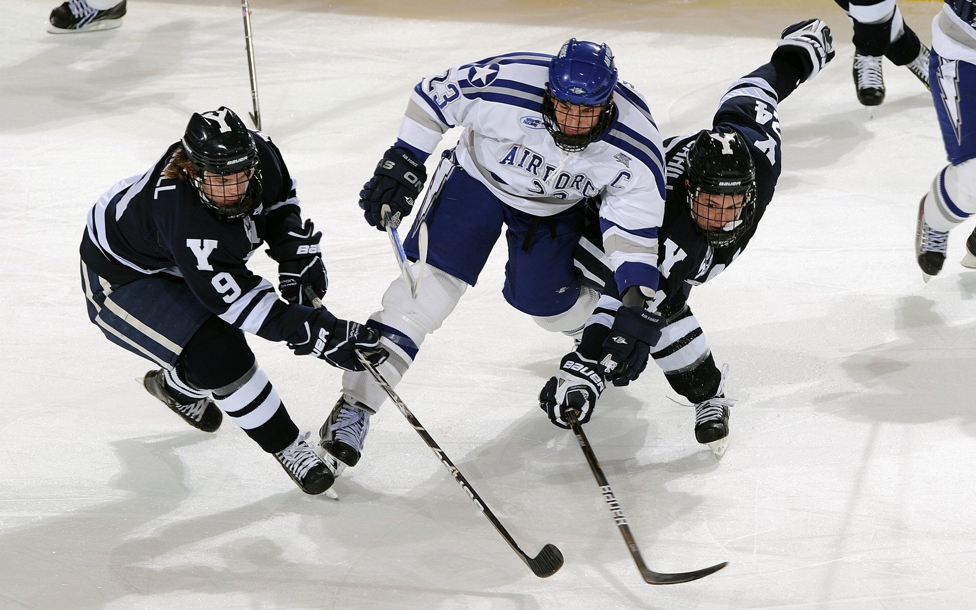 姆巴佩关键战不手软，爱尔兰强压阿尔及利亚，绿茵场上的后殖民角力